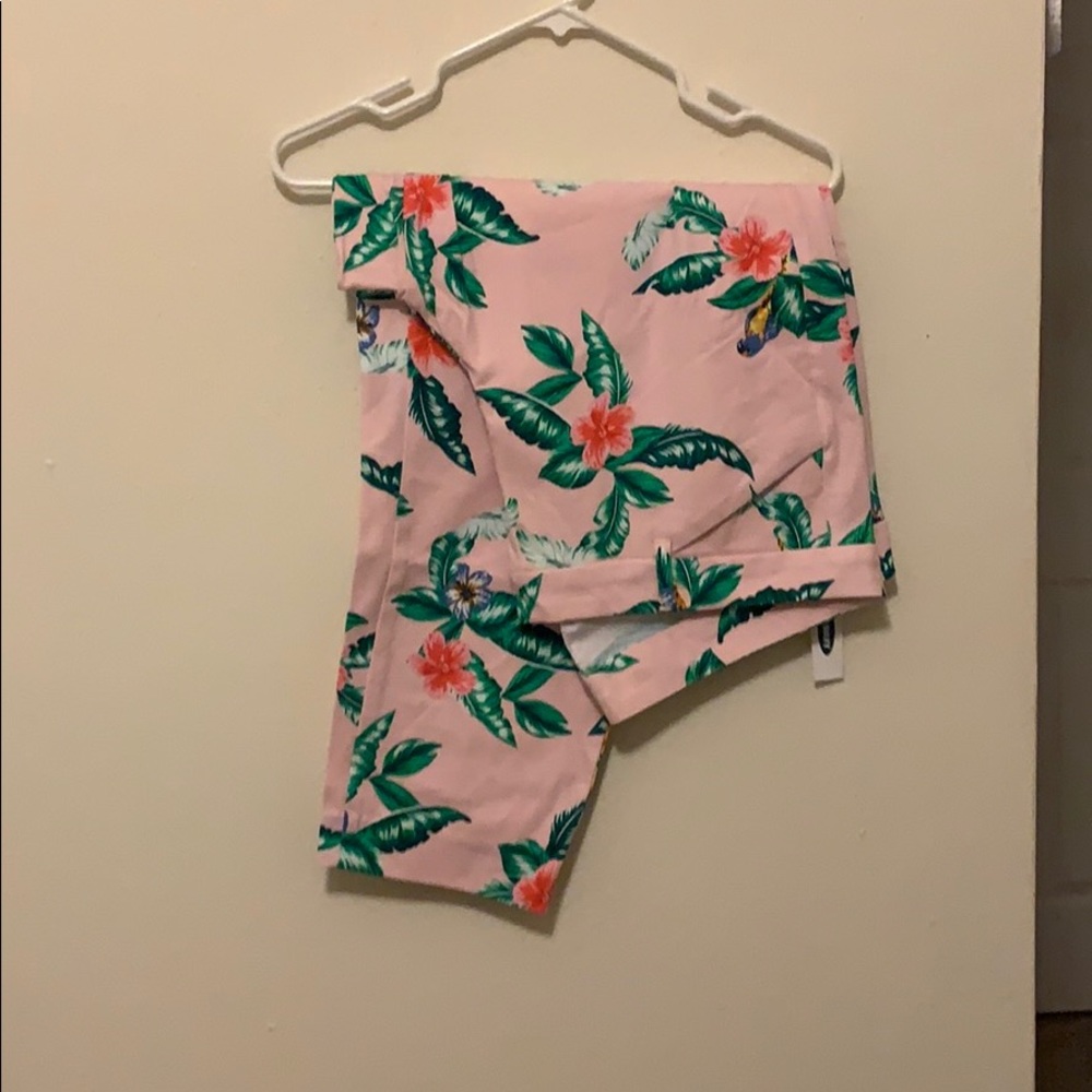 Old Navy Pink Tropical Floral Cropped Pants
